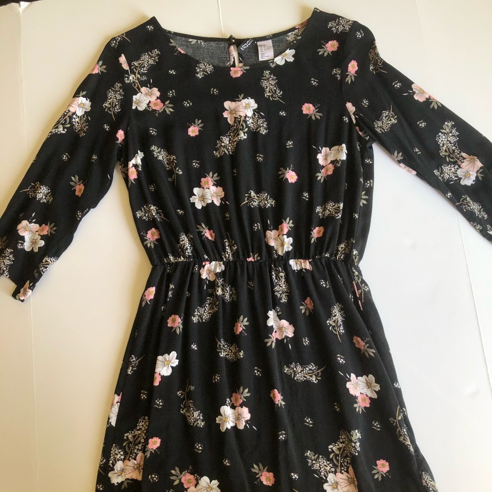 H&M Black Floral Dress Mid Sleeve Size 4